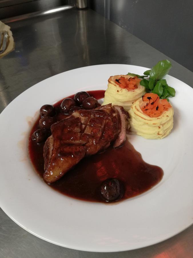 The Three Horseshoes Hotel อัลตัน ภายนอก รูปภาพ
